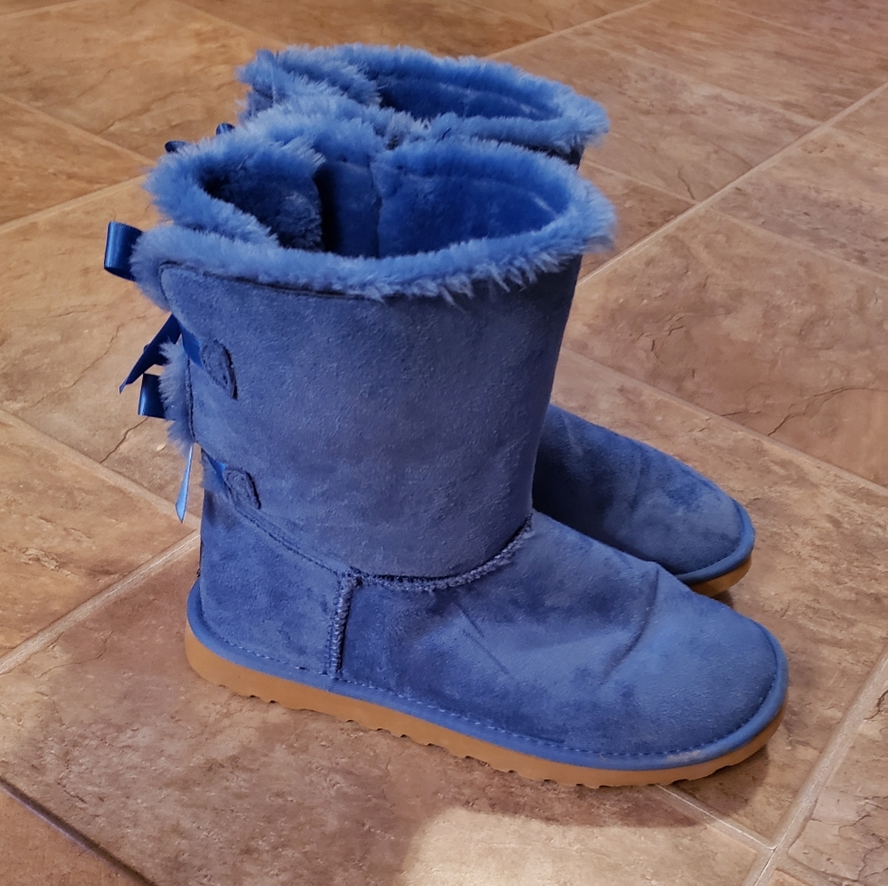 UGG Bailey Bow Suede Booties size 9